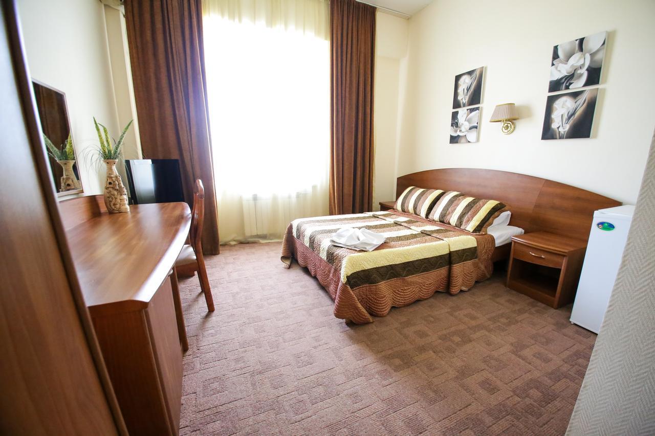 Victoria Palace Atyraū Extérieur photo