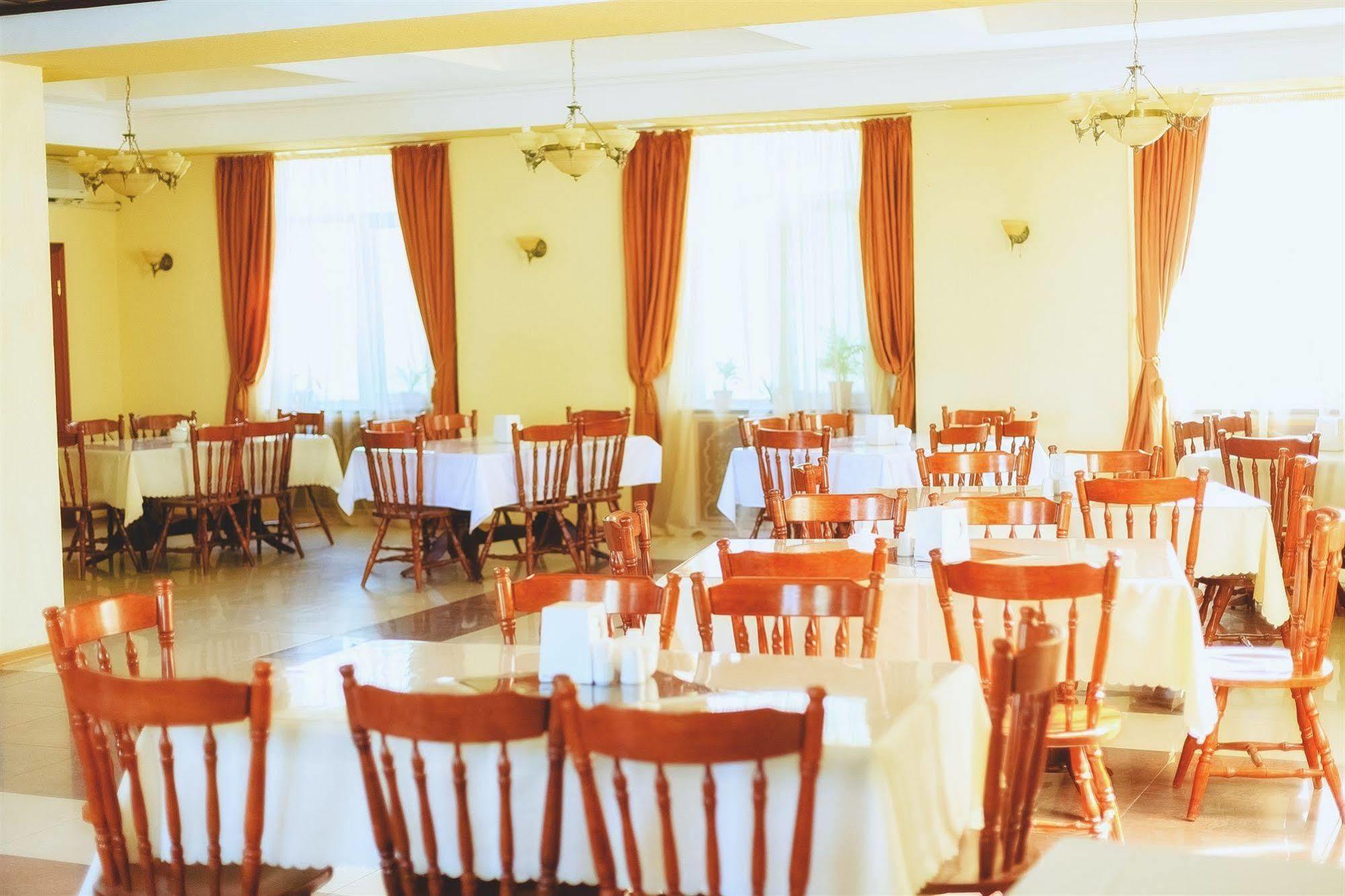 Victoria Palace Atyraū Extérieur photo